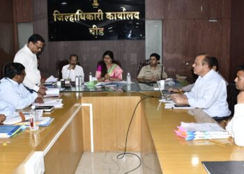 राखेच्या अवैध वाहतुकीवर प्रतिबंध घालावा – मंत्री पंकजा मुंडे