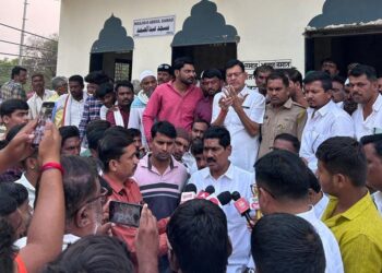 अर्धमसला येथे खा.बजरंग सोनवणे यांची भेट; शांतता, सामाजिक सलोखा राखण्याचे आवाहन