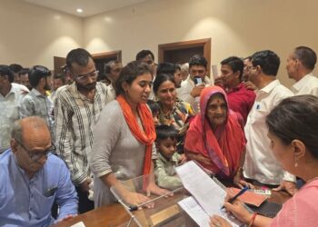 ना. पंकजाताई मुंडेंचा परळीत हाऊसफुल्ल जनता दरबार ; जनतेच्या समस्यांचा जागेवरच निपटारा