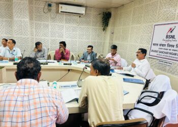 युद्धपातळीवर काम करून जिल्ह्यातील बीएसएनएल सेवामध्ये सुधारणा करा – खा. बजरंग सोनवणे