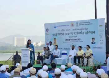 पर्यावरण रक्षणासाठी ना. पंकजाताई मुंडे सरसावल्या ; पवई तलावाच्या स्वच्छता उपक्रमाने सुरू केली लोकचळवळ