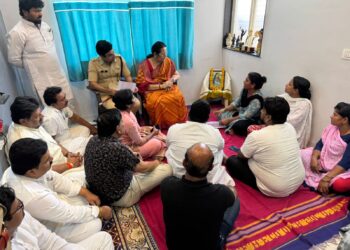 उपसभापती डॉ. नीलम गोऱ्हे यांनी बीड येथील साक्षी कांबळे आत्महत्या प्रकरणी पीडित कुटुंबियांची घेतली भेट