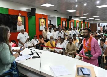 ना. पंकजाताई मुंडेंचा भाजपच्या प्रदेश कार्यालयात हाऊसफुल्ल जनता दरबार