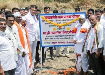 ग्रामीण रस्त्यांच्या विकासासाठी जाणीवपूर्वक प्रयत्न करणार – अमरसिंह पंडित