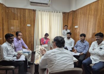 खतांच्या स्टॉकची आकडेवारी समोर आणा, कृत्रिम टंचाई किंवा लिंकिंग करणाऱ्यांवर कठोर कारवाई करा – धनंजय मुंडे यांच्या कृषी अधिकाऱ्यांना सूचना