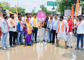खड्डा झाला पालकमंत्री तर बाकी खड्डे पालकमंत्र्याची पिलावळं नवं पर्वाची थीम घेऊन मिरवणाऱ्यांना बारामती दाखवा – उल्हास गिराम