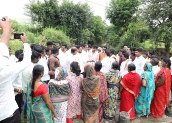 रा.काँ.पक्षाचे प्रदेशाध्यक्ष आ.शशिकांत शिंदेंनी बीडसह तालुक्यात केली अतिवृष्टीची पाहणी