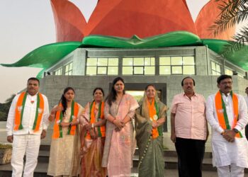 भाजपचे नगराध्यक्ष पदाचे उमेदवार गोपीनाथ गडावर नतमस्तक ; ना. पंकजाताई मुंडे यांनी दिल्या सर्वांना शुभेच्छा !