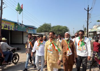 बरकत नगरमध्ये नगराध्यक्षपदाच्या उमेदवार सौ. संध्या दीपक देशमुख यांच्या गाठीभेटीला मतदारांचा प्रचंड उत्स्फूर्त प्रतिसाद