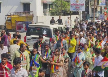 निवडणुकीच्या तोंडावर धनंजय मुंडे यांना धक्का; अनेक कार्यकर्त्यांनी राष्ट्रवादी काँग्रेस पक्ष (श. प) गटात घेतला प्रवेश