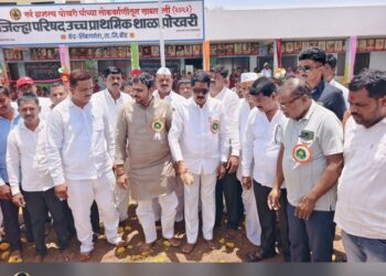 पोखरीकरांनी बांधली लोकवर्गणीतून शाळा; खा.सोनवणेंकडूनही पाच लाखाची देणगी