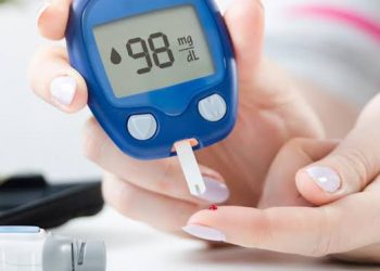 मधुमेहाच्या रुग्णांनी त्यांच्या जीवनशैलीमध्ये कोणते 3 महत्त्वाचे बदल केले पाहिजेत हे आहारतज्ज्ञांकडून जाणून घ्या