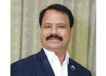 नेत्यांचा भ्रष्टाचार, अधिकाऱ्यांच्या माथी का? डाॅ. सुरेश साबळे यांचे निलंबन!