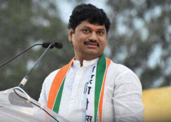 धनंजय मुंडेंच्या मागणीला यश; बीड जिल्ह्यातील देवस्थान विकासाच्या कामांवरील स्थगिती मागे