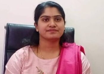 मुख्यमंत्री साहेब, बीडच्या जिल्हाधिकाऱ्यांना जातीयवाद करण्यासाठी बीडला पाठवले का?