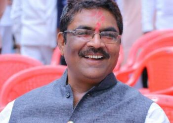 माझा मुलगा डॉ.योगेश क्षीरसागरला भरघोस मतांनी निवडून द्या – डॉ.भारतभूषण क्षीरसागर